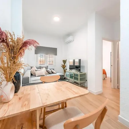 Cosy With Patio In - Tcm Apartamento