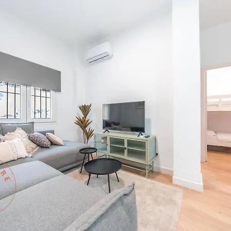 Apartment Cosy With Patio In - Tcm